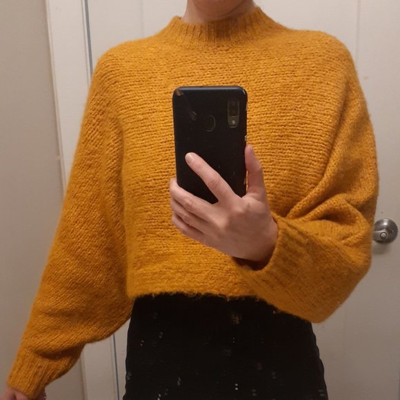 Aritzia Sweater - Picture 3 of 3